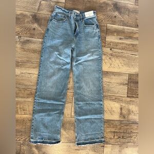 Abercrombiebie & Fitch High Rise The 90’s Relaxed Medium with Let Down Hem 28L